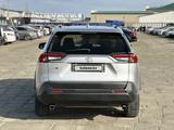 Toyota RAV4 2021 года за 15 500 000 тг. в Атырау – фото 5