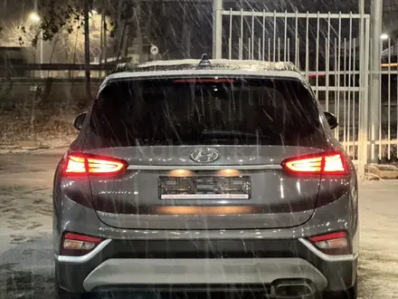 Hyundai Santa Fe 2019 года за 14 290 000 тг. в Алматы – фото 3