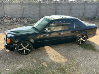 Mercedes-Benz E 230