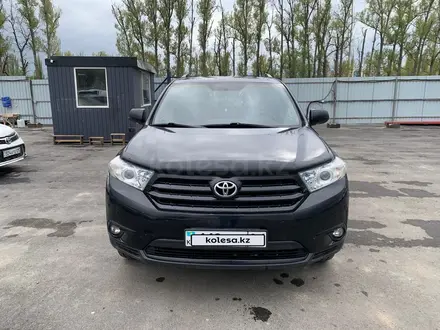 Toyota Highlander 2013 года за 11 011 000 тг. в Алматы