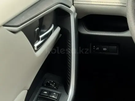 Toyota RAV4 2019 года за 12 390 000 тг. в Актау – фото 15