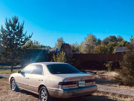 Toyota Camry 1998 года за 2 550 000 тг. в Семей – фото 4