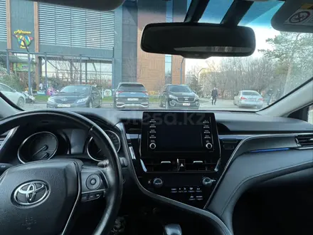 Toyota Camry 2021 года за 12 218 000 тг. в Актобе – фото 4