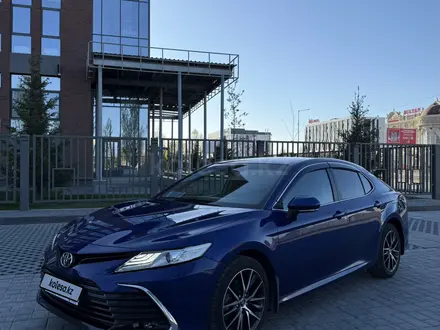 Toyota Camry 2021 года за 12 218 000 тг. в Актобе