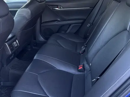 Toyota Camry 2021 года за 12 218 000 тг. в Актобе – фото 6