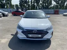 Hyundai Elantra, 2019