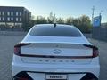 Hyundai Sonata 2020 года за 9 000 000 тг. в Уральск – фото 2