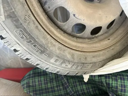 Комплект зимних шипованных шин 205/55 R16 за 60 000 тг. в Астана – фото 3