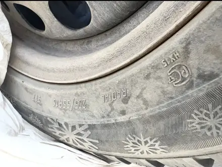 Комплект зимних шипованных шин 205/55 R16 за 60 000 тг. в Астана – фото 4