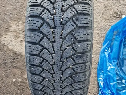 Комплект зимних шипованных шин 205/55 R16 за 60 000 тг. в Астана