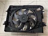 Вентилятор радиатора в сборе моторчик лопасть диффузор 214753416R за 45 000 тг. в Астана – фото 2
