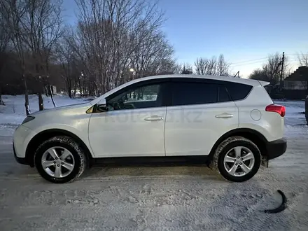 Toyota RAV4 2015 года за 10 500 000 тг. в Астана – фото 2