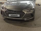 Hyundai Elantra 2018 годаfor8 100 000 тг. в Атырау – фото 2