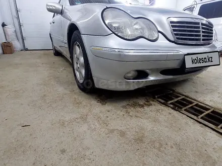 Mercedes-Benz C 200 2001 года за 3 600 000 тг. в Атырау – фото 18