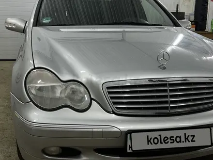 Mercedes-Benz C 200 2001 года за 3 600 000 тг. в Атырау – фото 3