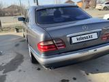 Mercedes-Benz E 280 1998 годаүшін4 200 000 тг. в Актобе – фото 4