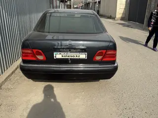 Mercedes-Benz E 320