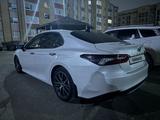 Toyota Camry 2022 годаүшін17 500 000 тг. в Актобе – фото 5