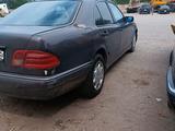 Mercedes-Benz E 220 1997 года за 1 300 000 тг. в Алматы – фото 4