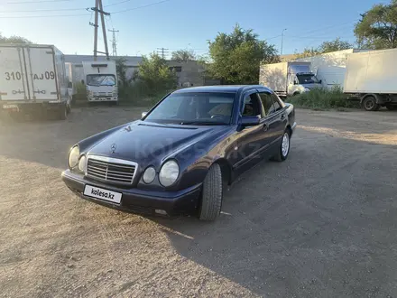 Mercedes-Benz E 230 1997 года за 2 500 000 тг. в Жезказган – фото 2