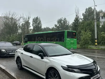 Toyota Camry 2020 года за 14 000 000 тг. в Алматы – фото 13