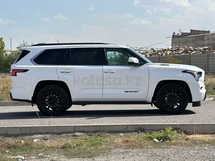 Toyota Sequoia 2023 года за 58 300 000 тг. в Алматы – фото 2