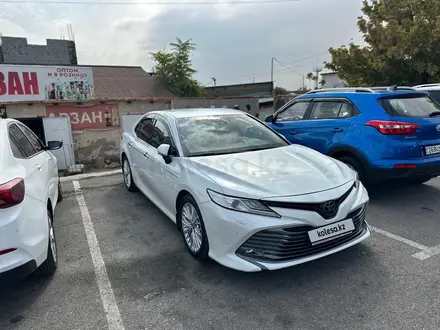 Toyota Camry 2019 года за 14 450 000 тг. в Шымкент