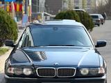 BMW 740 2000 года за 4 500 000 тг. в Алматы