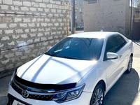 Toyota Camry 2015 года за 10 900 000 тг. в Атырау