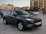 Toyota RAV4 2020 годаүшін13 300 000 тг. в Актобе – фото 2