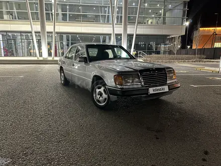 Mercedes-Benz E 200 1989 года за 920 000 тг. в Жезказган