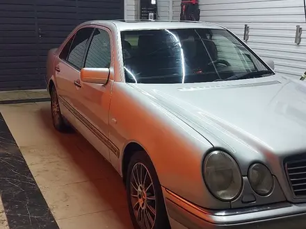 Mercedes-Benz E 280 1998 года за 3 300 000 тг. в Аральск – фото 3