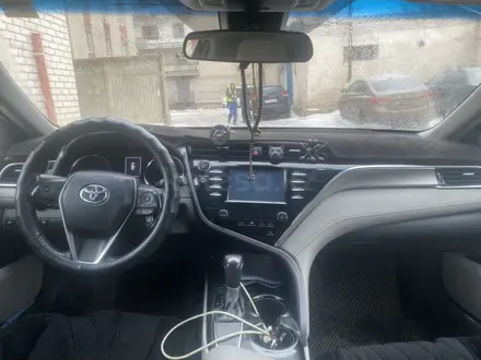 Toyota Camry 2018 года за 8 000 000 тг. в Уральск – фото 4