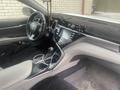 Toyota Camry 2018 года за 8 000 000 тг. в Уральск – фото 3