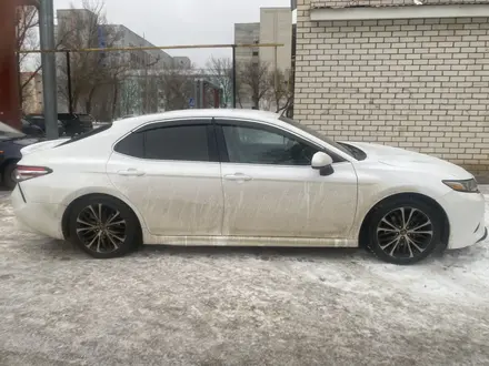 Toyota Camry 2018 года за 8 000 000 тг. в Уральск – фото 7