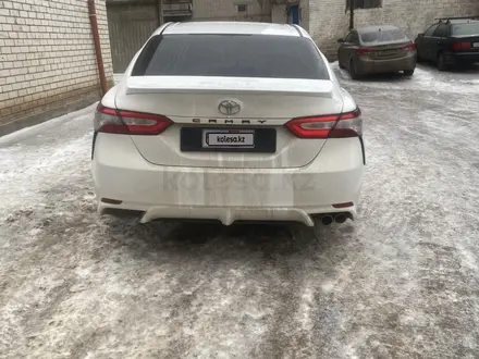 Toyota Camry 2018 года за 8 000 000 тг. в Уральск – фото 5