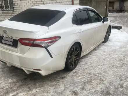 Toyota Camry 2018 года за 8 000 000 тг. в Уральск – фото 6