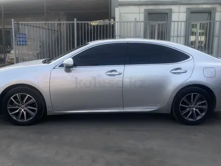 Lexus ES 300h 2016 года за 10 500 000 тг. в Алматы – фото 2