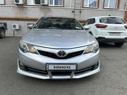 Toyota Camry 2014 года за 8 000 000 тг. в Актобе – фото 2