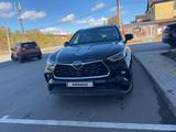 Toyota Highlander 2023 года за 25 500 000 тг. в Караганда