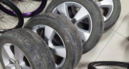 Комплект шин с дисками от Chevrolet Tracker 215/55 R18 за 170 000 тг. в Усть-Каменогорск