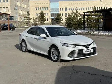 Toyota Camry 2019 года за 14 600 000 тг. в Алматы – фото 10