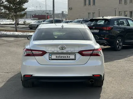 Toyota Camry 2019 года за 14 600 000 тг. в Алматы – фото 6