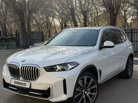 BMW X5 2023 года за 42 000 000 тг. в Караганда