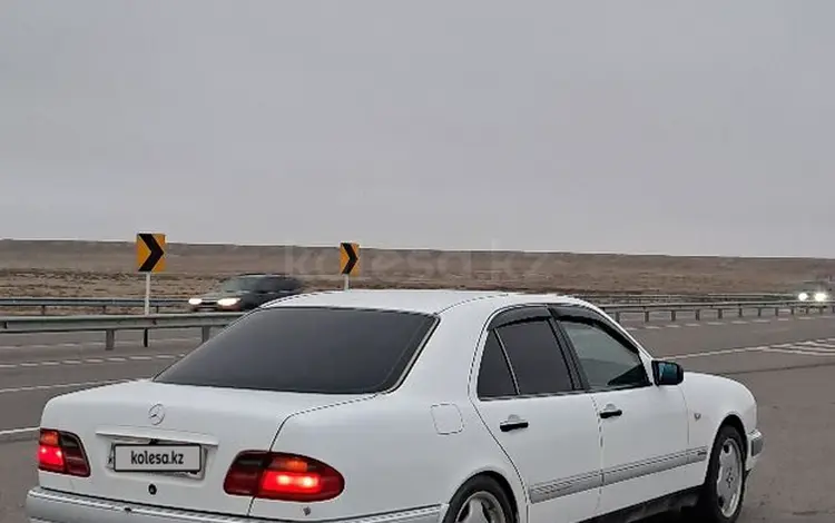 Mercedes-Benz E 280 1997 годаfor3 200 000 тг. в Жанаозен