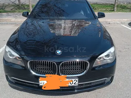 BMW 750 2011 года за 7 000 000 тг. в Алматы