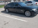 BMW 750 2011 года за 7 000 000 тг. в Алматы – фото 4