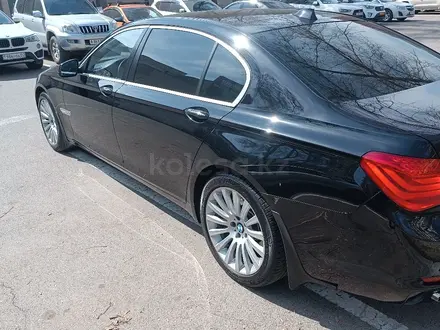 BMW 750 2011 года за 7 000 000 тг. в Алматы – фото 7