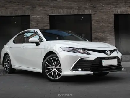 Toyota Camry 2021 года за 19 000 000 тг. в Алматы – фото 4