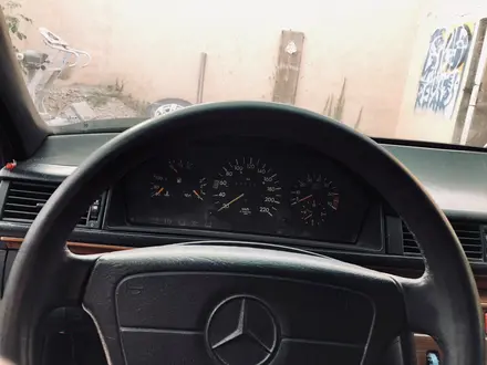 Mercedes-Benz E 220 1994 года за 2 500 000 тг. в Тараз – фото 13